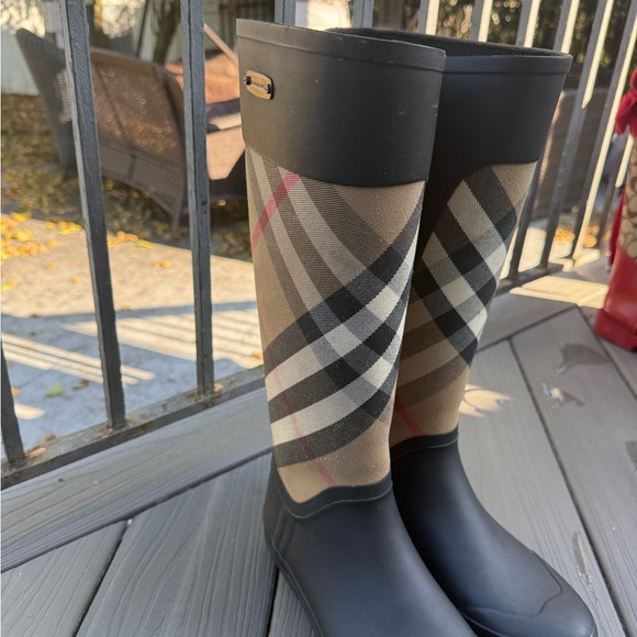 Burberry Women's Clemence Signature
Check Rain Boots EU 37 US 7 - Picture 1 of 6